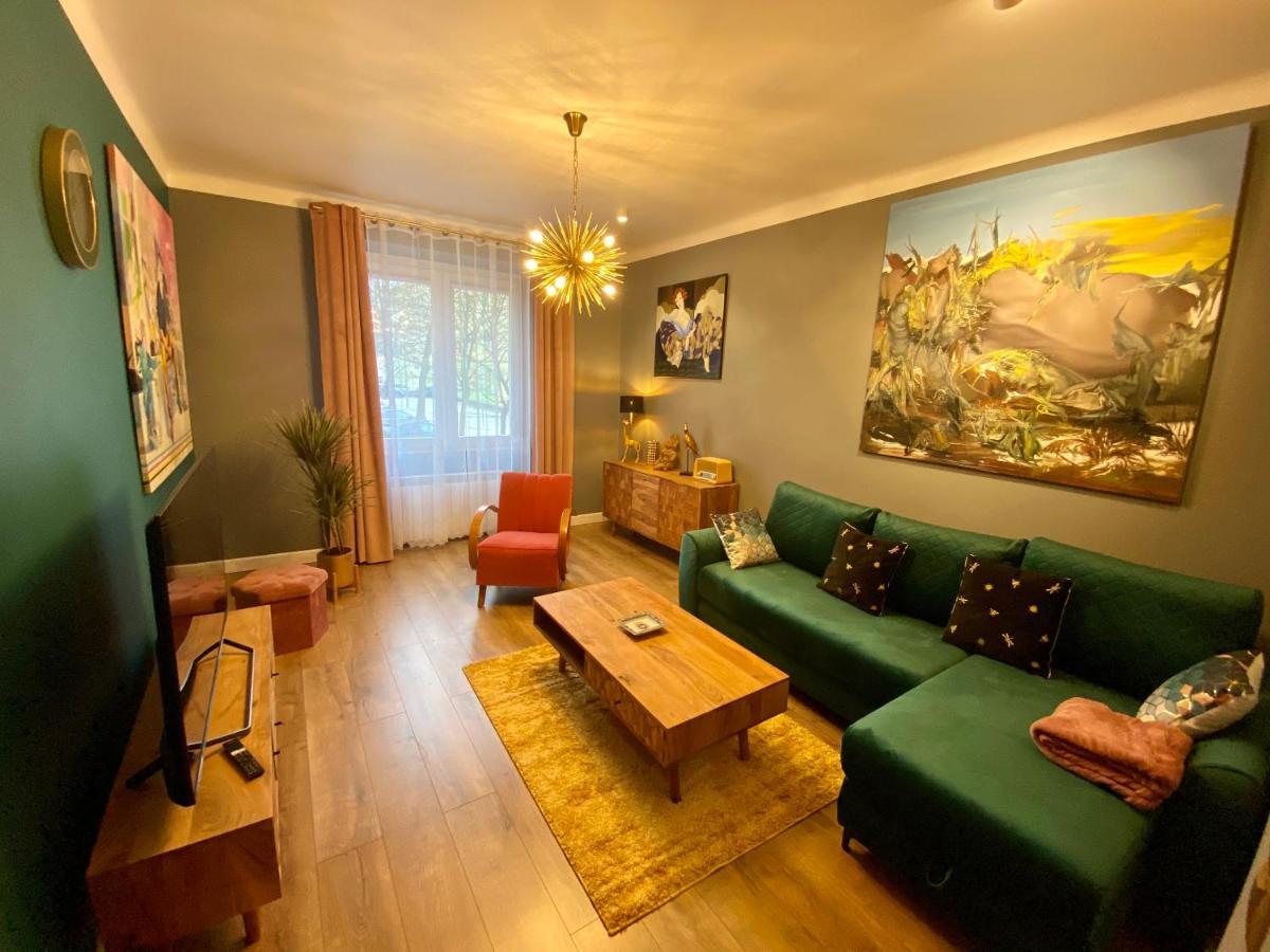 Golden Art Apartment *